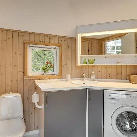 Gunnie - 1-1km From The Sea By Interhome *